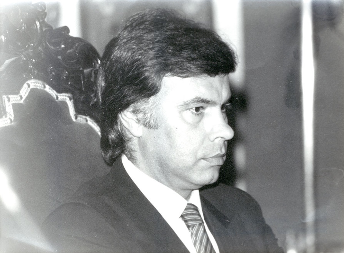 Felipe   González, Presidente del Gobierno, presidiendo el acto de apertura del curso   académico 1983/1984 de las universidades madrileñas que se celebró en el   Salón de Actos de la Facultad de Bellas Artes de la UCM 