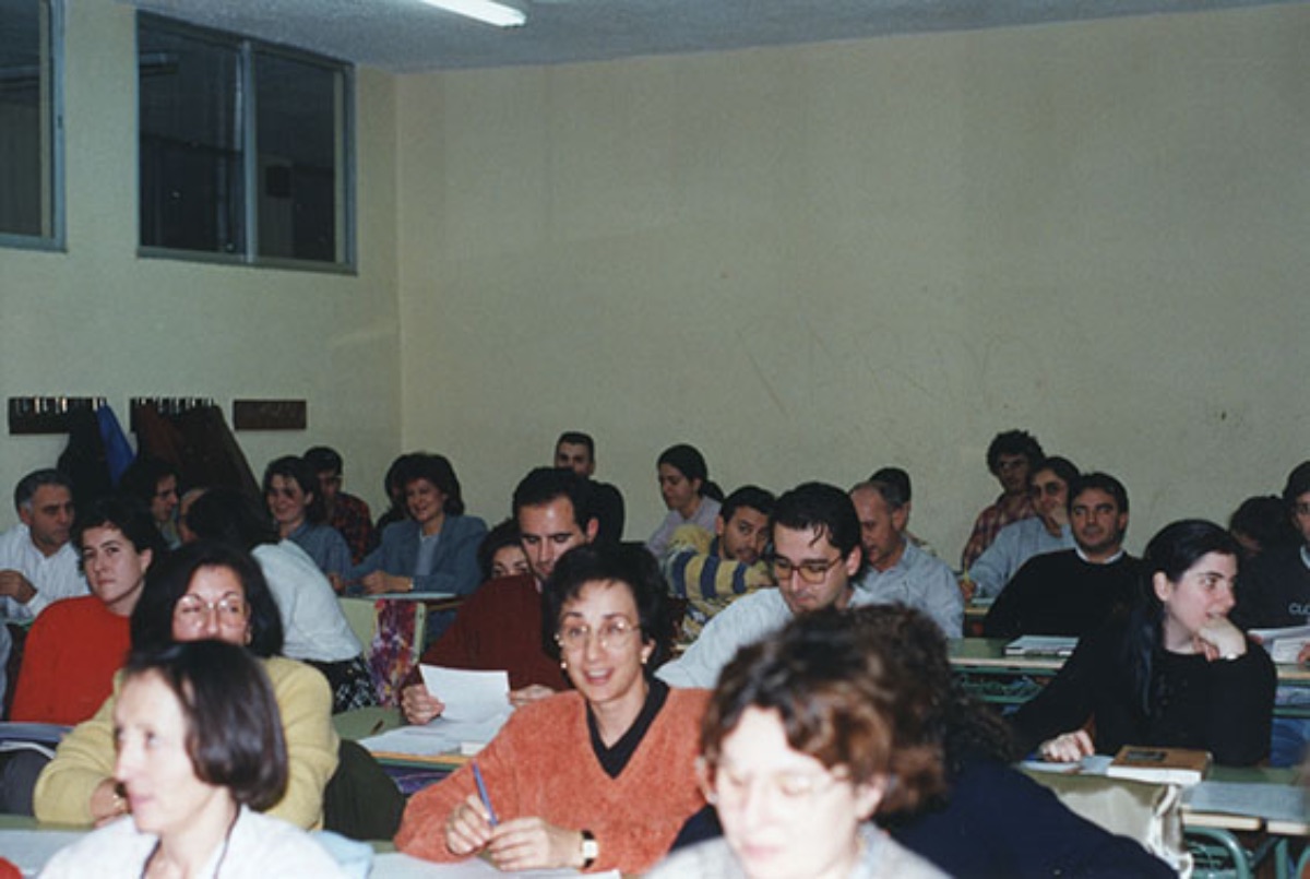 Grupo   de alumnos durante una tutoría de Historia Medieval en el Centro Asociado de   Madrid (Atocha)