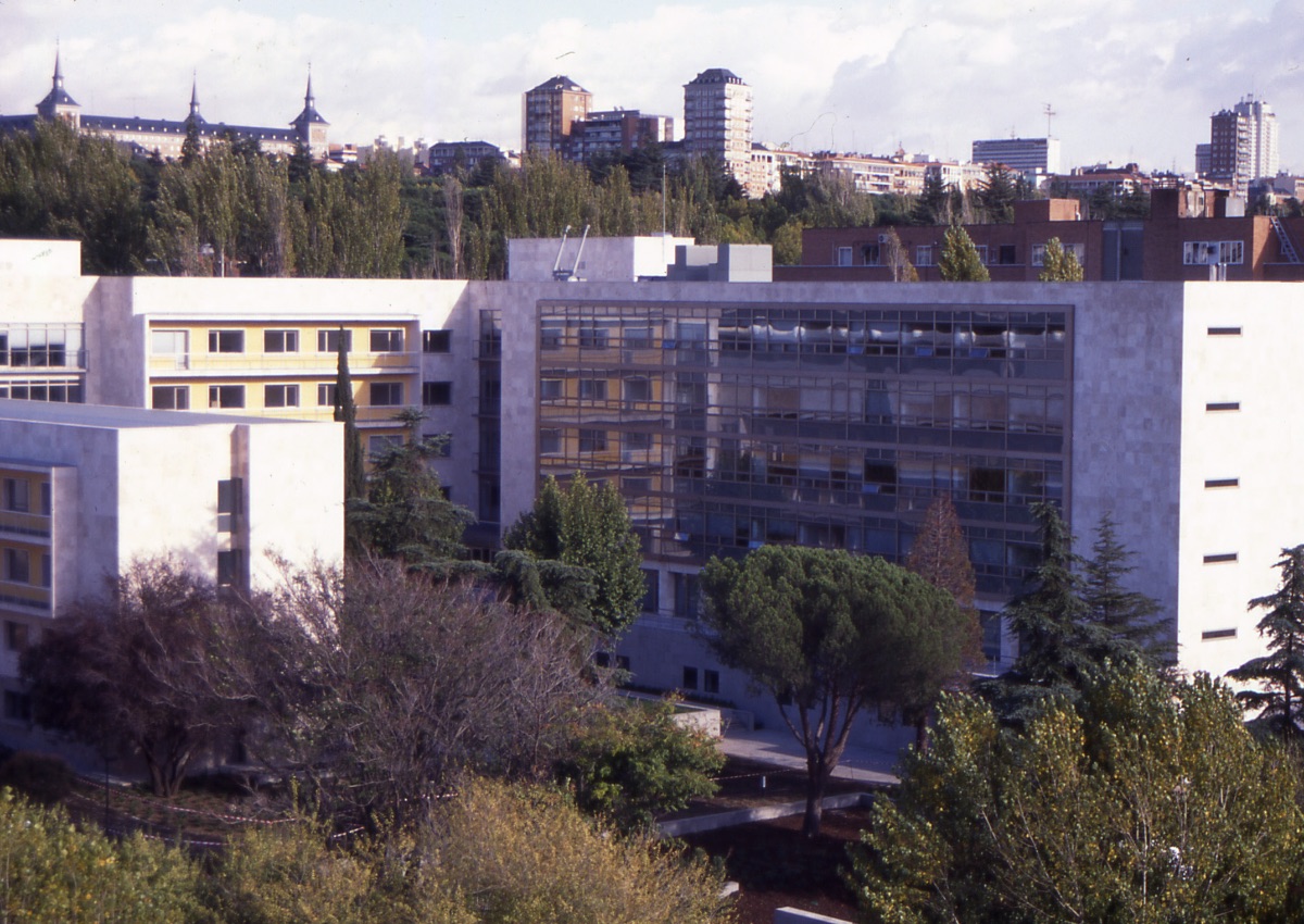 Edificio   de la Facultad de Ciencias Políticas y Sociología en Madrid