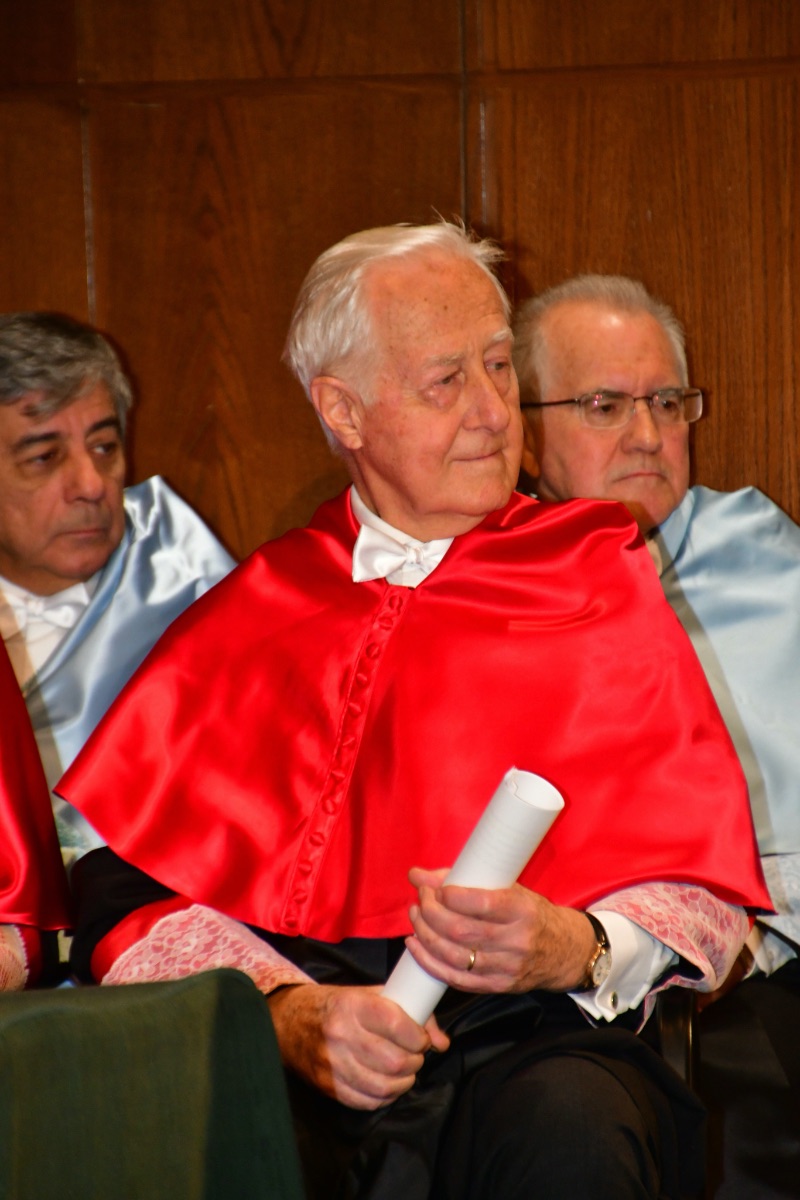 Giuseppe   de Vergotinni durante la ceremonia de Investidura como Doctor Honoris Causa   por a UNED en 2018