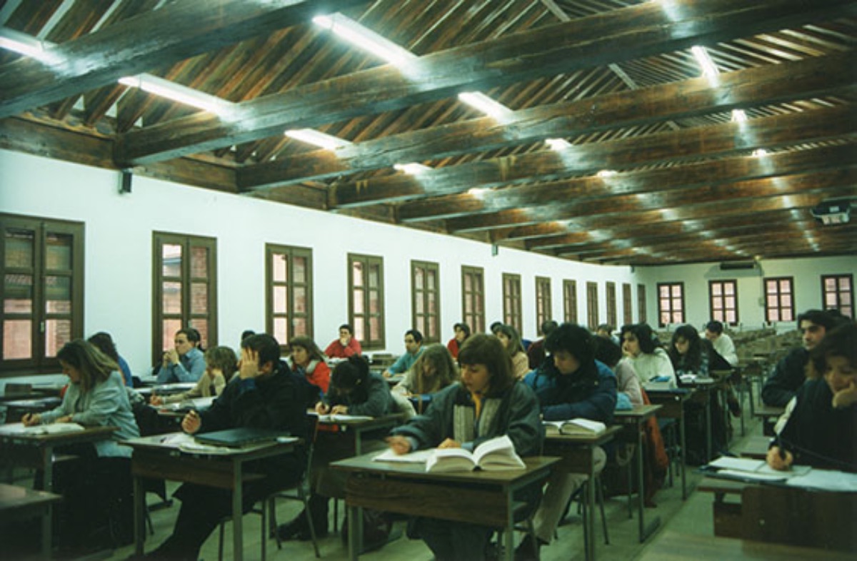 Alumnos   en una tutoría del Centro Asociado de Calatayud