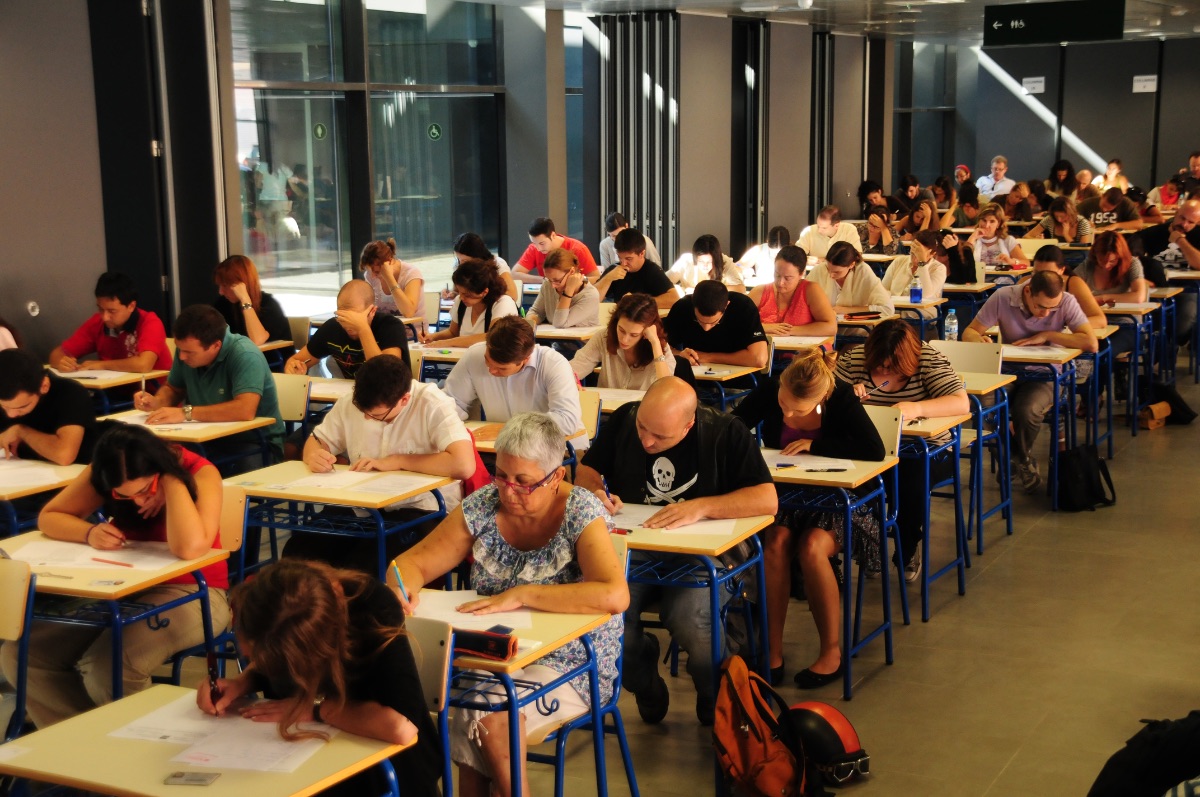 Alumnos   durante los exámenes en una de las aulas del Centro de Las Tablas