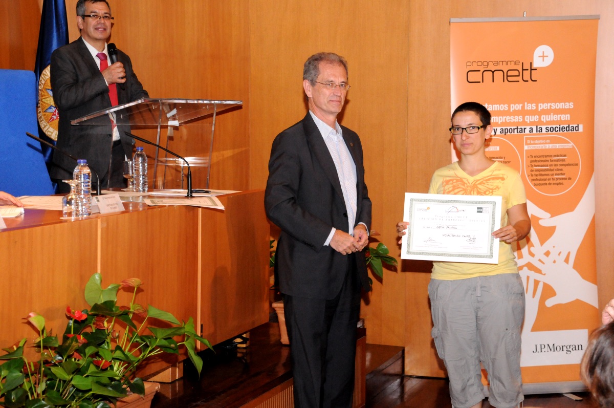 Entrega   de premios a los participantes del Proyecto CMETT de Creación de Empresas,   puesto en marcha por el COIE de la UNED (2015)