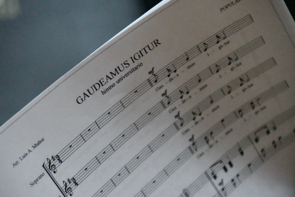 Partitura   del coro del himno universitario "Gaudeamus Igitur"