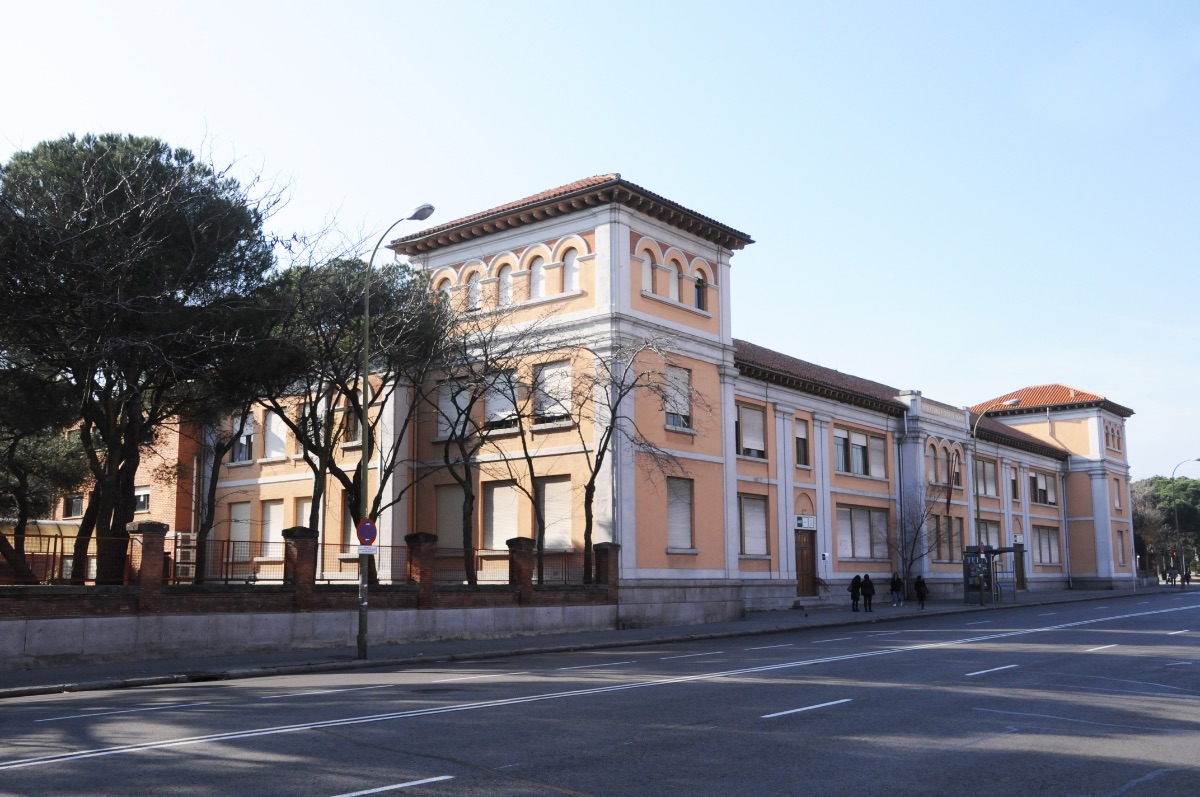 Edificio   del Centro Asociado "Andrés Manjón" de Madrid