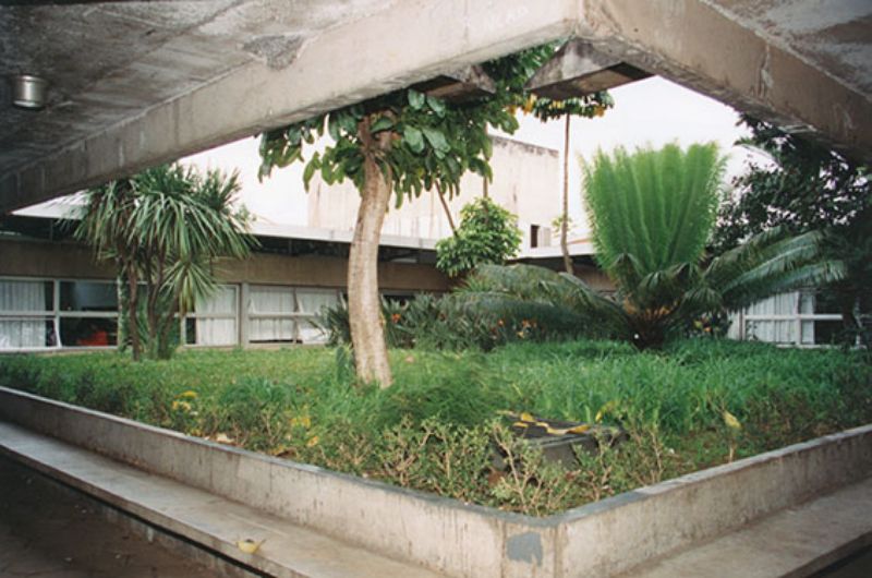 Vista del jardín interior y dependencias del Centro de Apoyo de la UNED en Sao Paulo (Brasil), en el edificio del Colegio Español Miguel de Cervantes.
