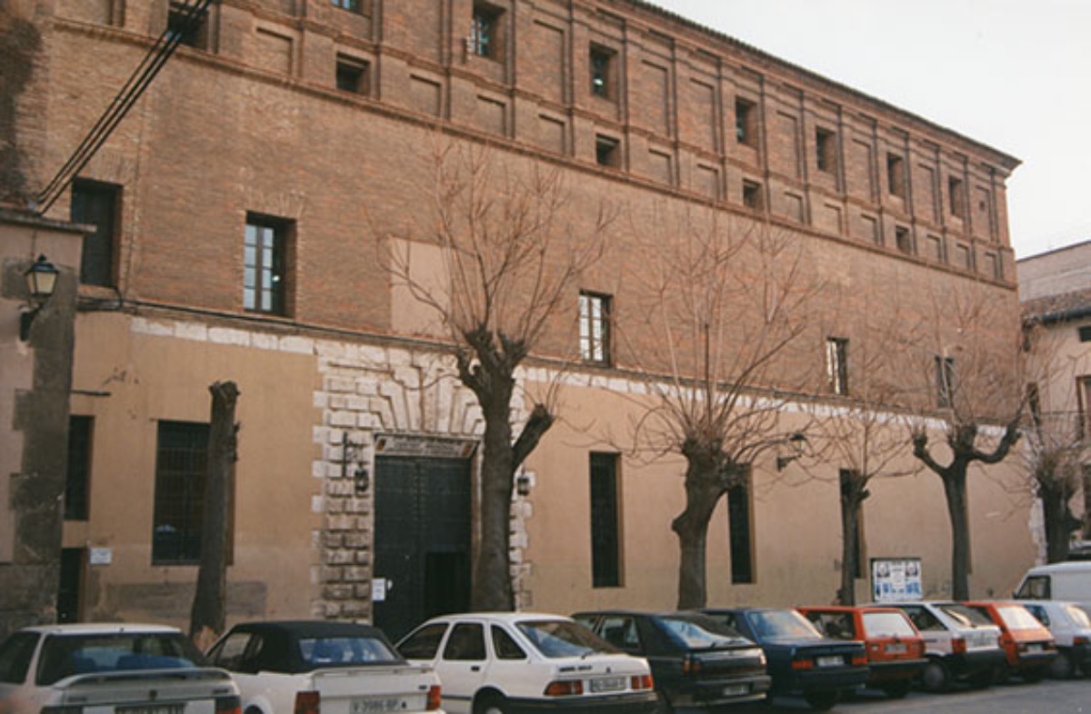 Fachada   principal del Centro Asociado de Calatayud (Zaragoza), antiguo Colegio   fundado por los jesuitas a finales del S. XVI
