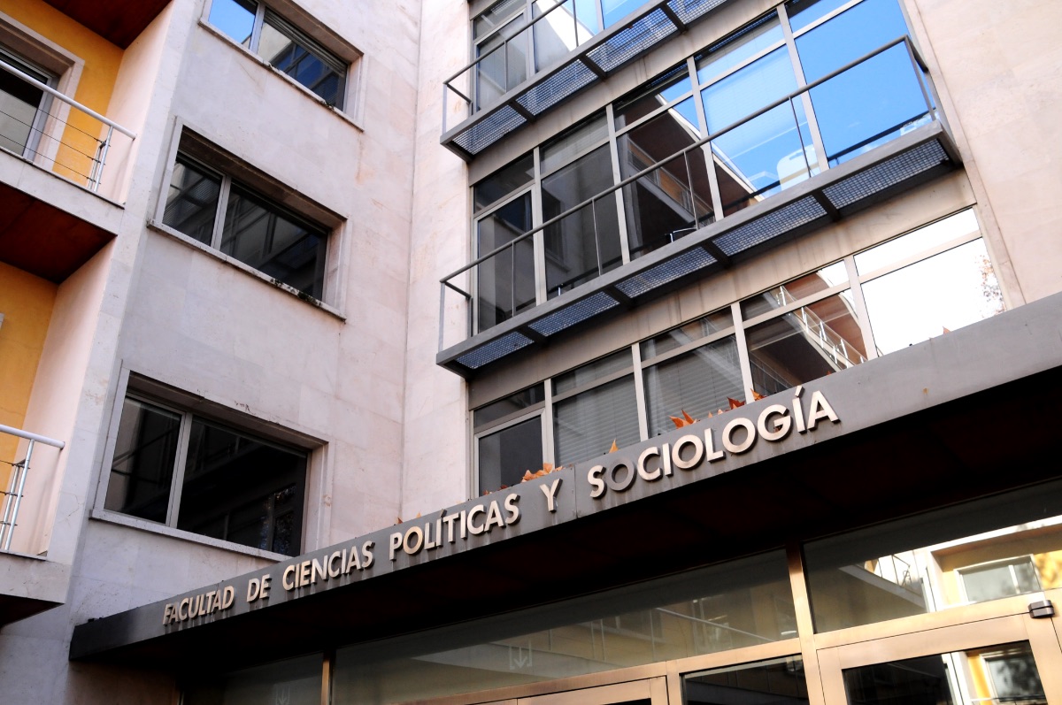 Acceso   a la Facultad de Ciencias políticas y Sociología de la UNED en Madrid